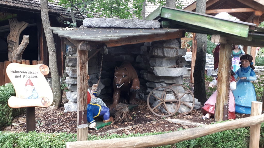 Schneeweißchen und Rosenrot