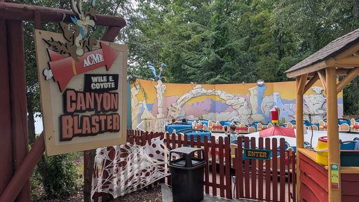 Wile E. Coyote Canyon Blaster