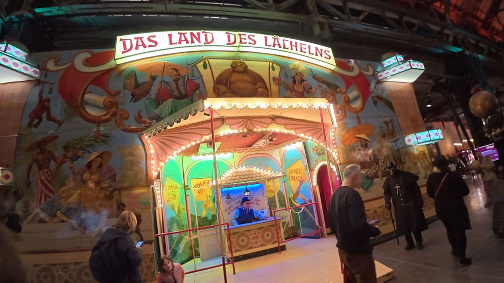 DAS LAND DES LÄCHELNS (Buchholz)