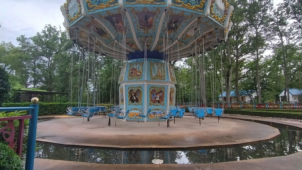 Les Chaises Volantes