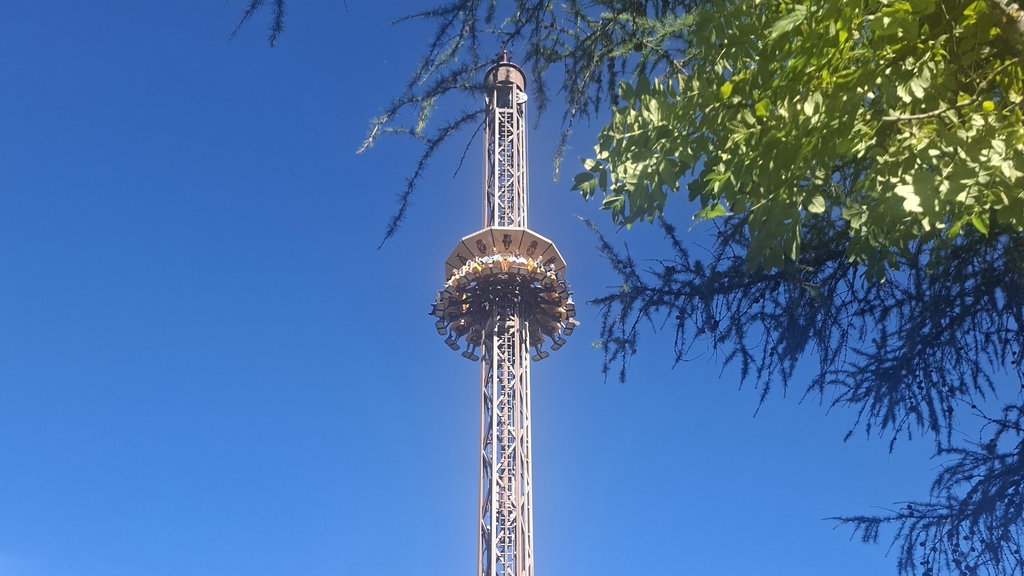 Free Fall Tower