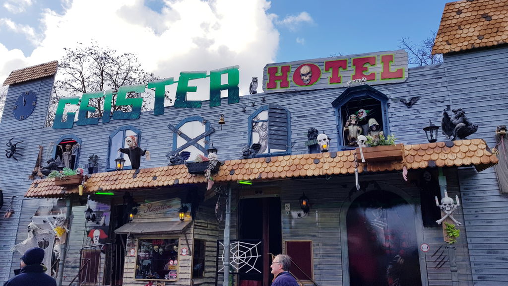 Geister Hotel (Burghard)